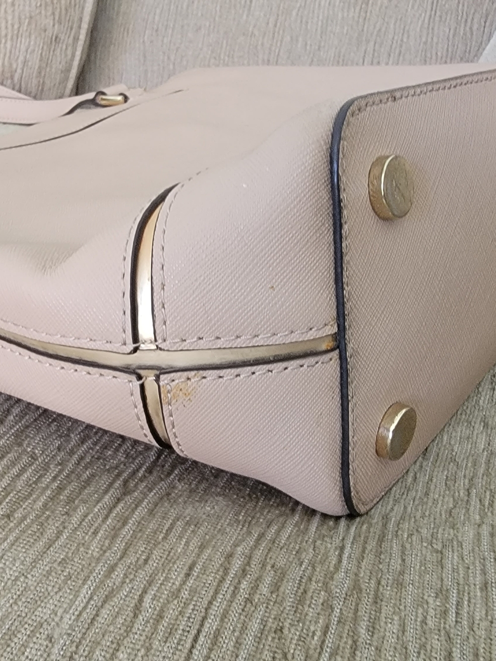 Michael Kors Beige Tote Bag - Elegant Saffiano Leather Shoulder Bag - Picture 7 of 8